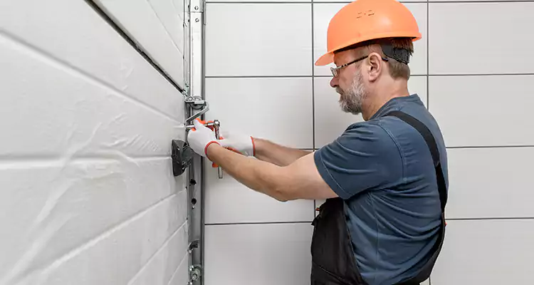 Emergency Garage Door Repair in Fort Myers, FL