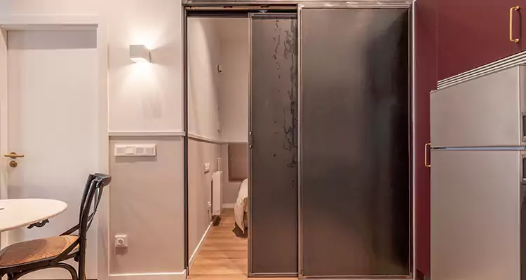 We Fix Closet Sliding Door in Fort Myers, FL 